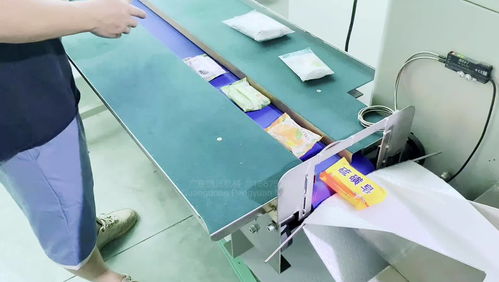 電商氣泡膜自動(dòng)打包機(jī)